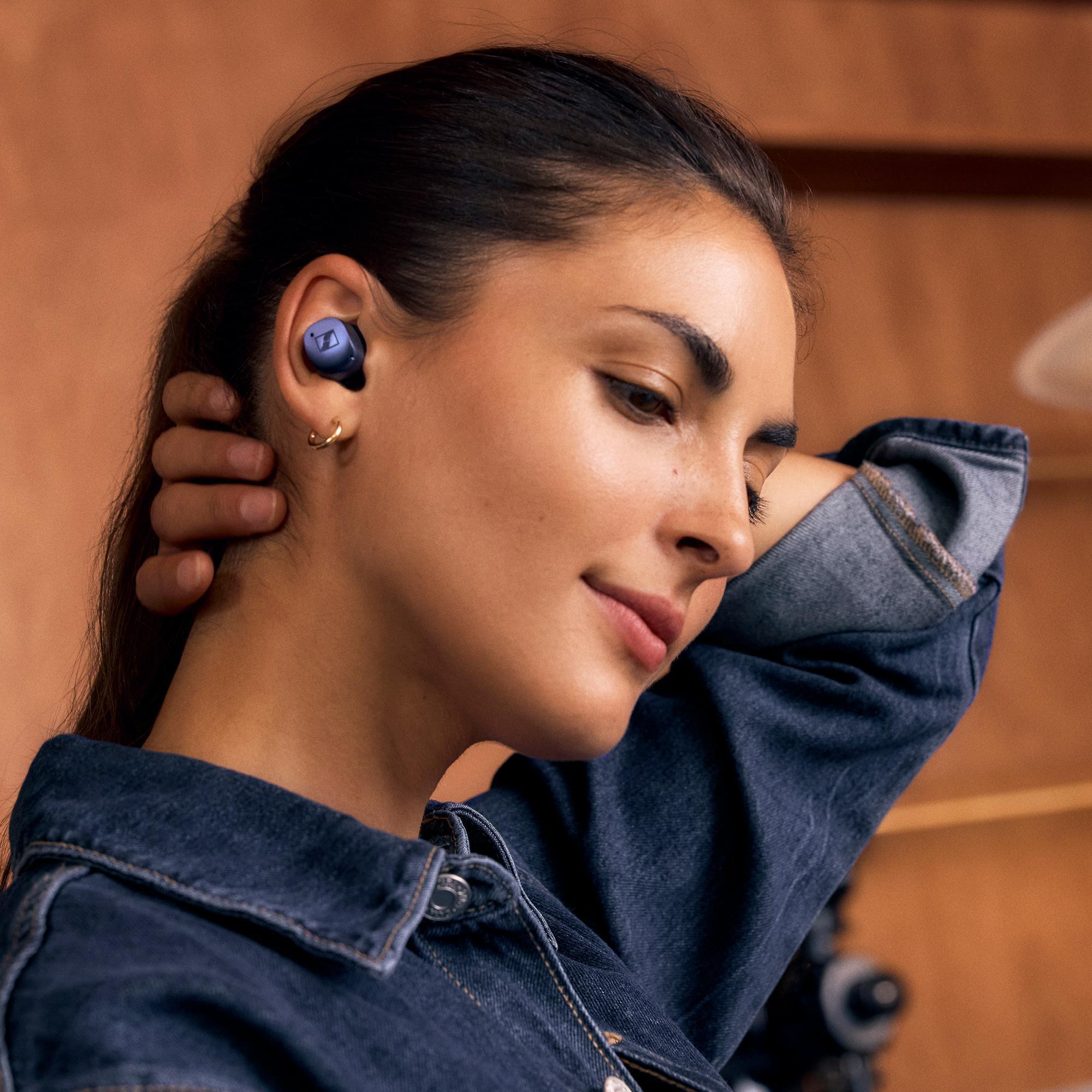 $1999 Sennheiser MOMENTUM True Wireless 4 earphone - Denim (2500