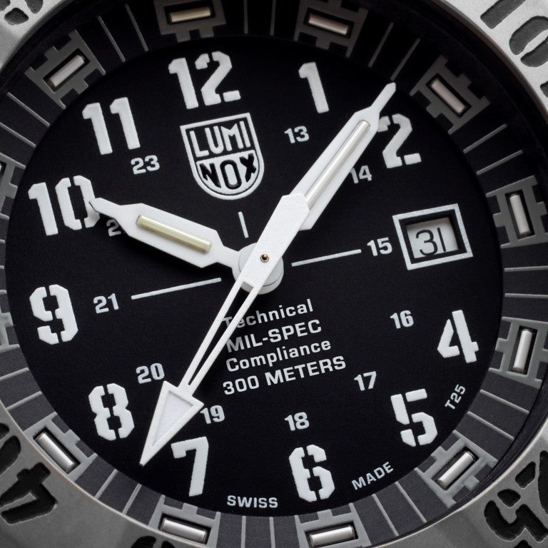 Luminox Land (XL.3351.2)