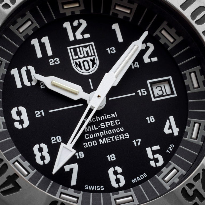 Luminox Land (XL.3351.2)